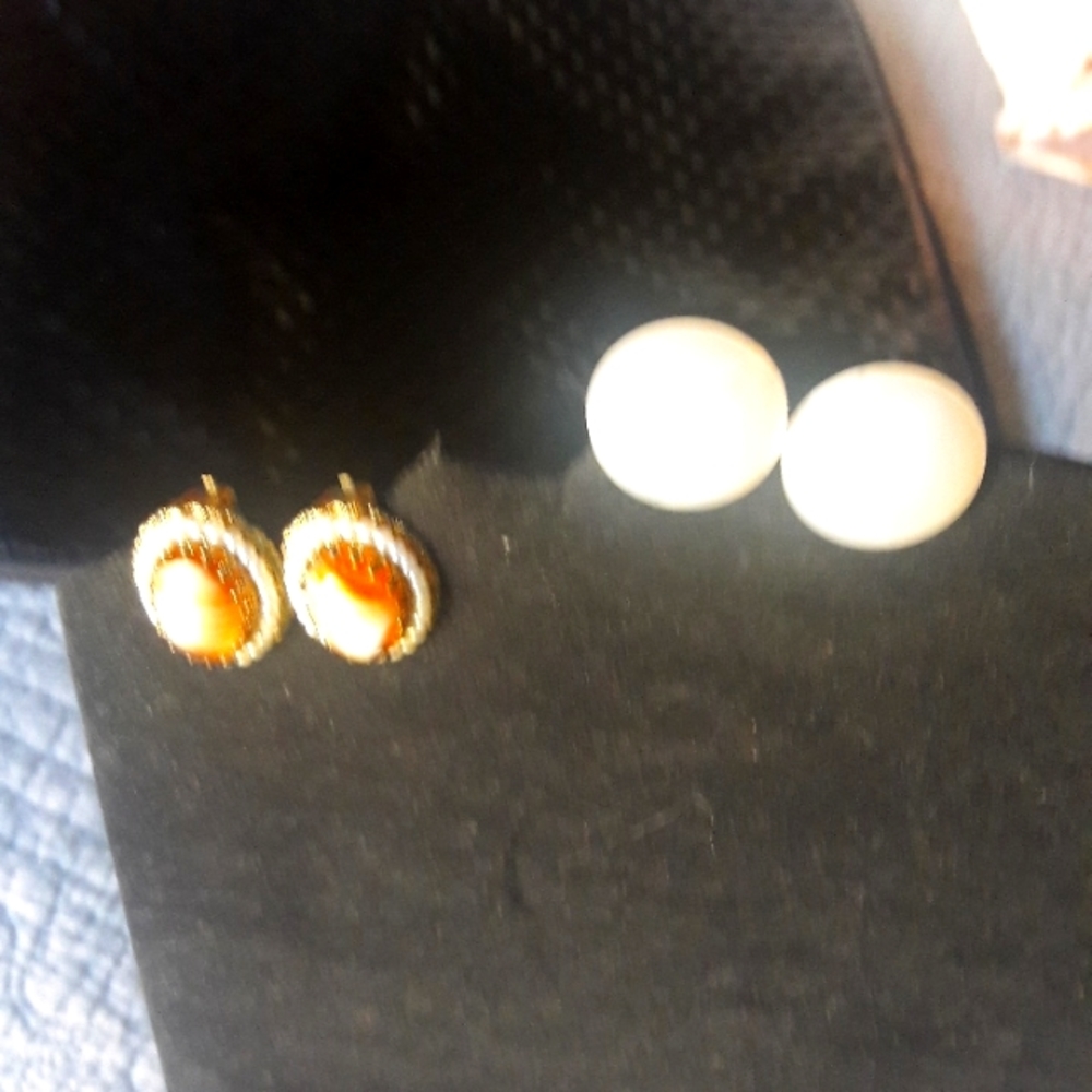 Vintage 2 pairs of clip-on earrings 1950's
